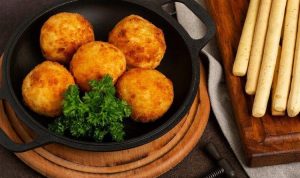 5 Kreasi Perkedel Kentang yang Patut Dicicipi