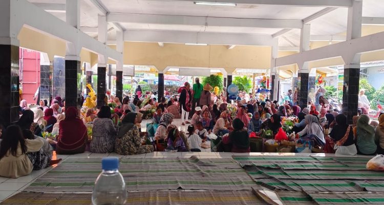 Babinsa Koramil Lelea Hadiri Mapag Sri Desa Nunuk, Tekankan Kebersamaan dan Budaya