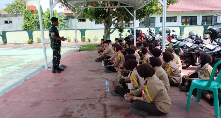 Bekali Siswa Wawasan Kebangsaan, Danramil Sliyeg Tanamkan Cinta Tanah Air