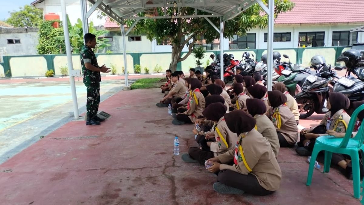 Bekali Siswa Wawasan Kebangsaan, Danramil Sliyeg Tanamkan Cinta Tanah Air