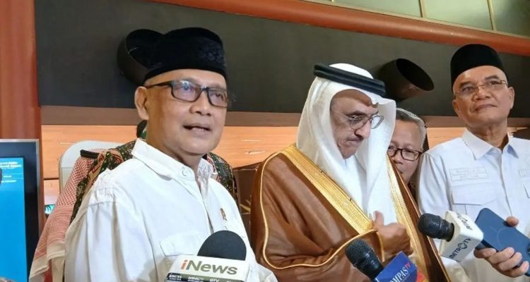 Jemaah Calon Haji Indonesia Mulai Berangkat ke Madinah