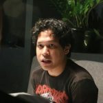 Menari dengan Bayangan: Dari Musik ke Layar Lebar