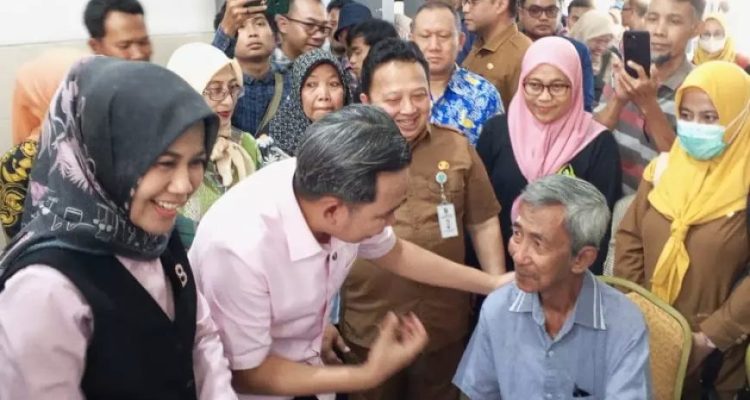 Operasi Katarak Gratis Jember: Bupati Buka, Ratusan Peserta