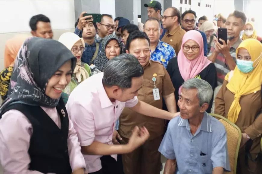 Operasi Katarak Gratis Jember: Bupati Buka, Ratusan Peserta