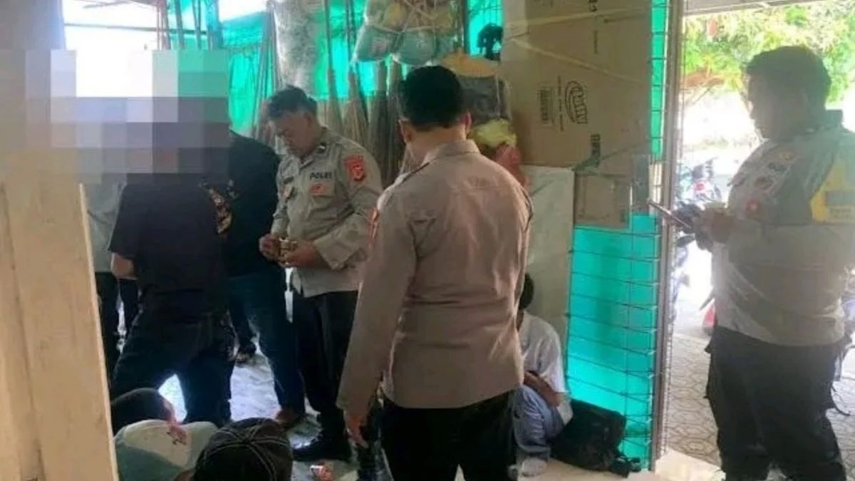 Pelajar Nongkrong Saat Sekolah Terjaring Razia