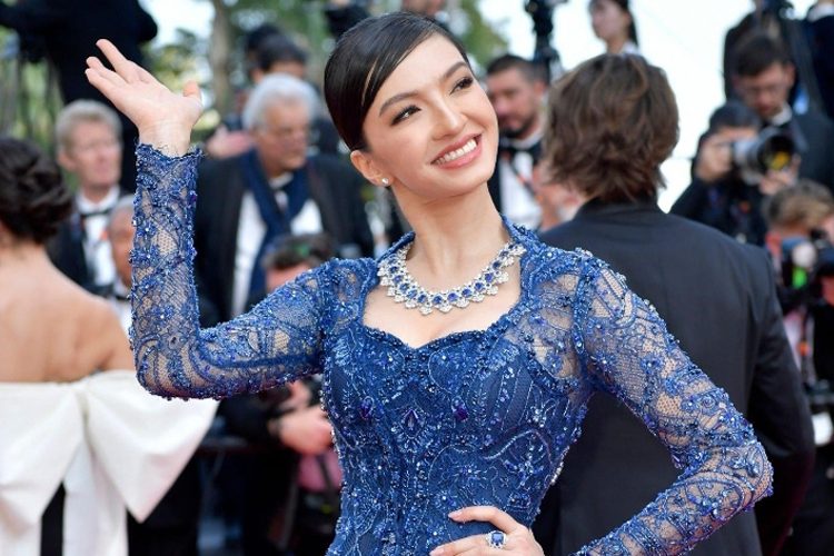 Raline Shah: Profil Artis Cantik Stafsus Kemenkominfo