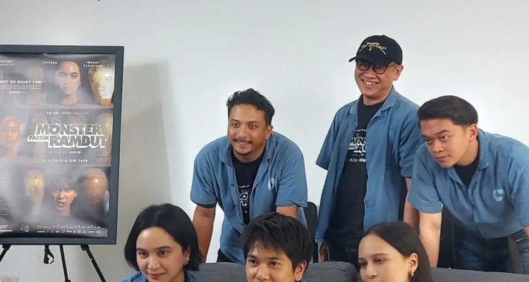 Sal Priadi Ciptakan Lagu Baru Spontan di Lokasi Syuting