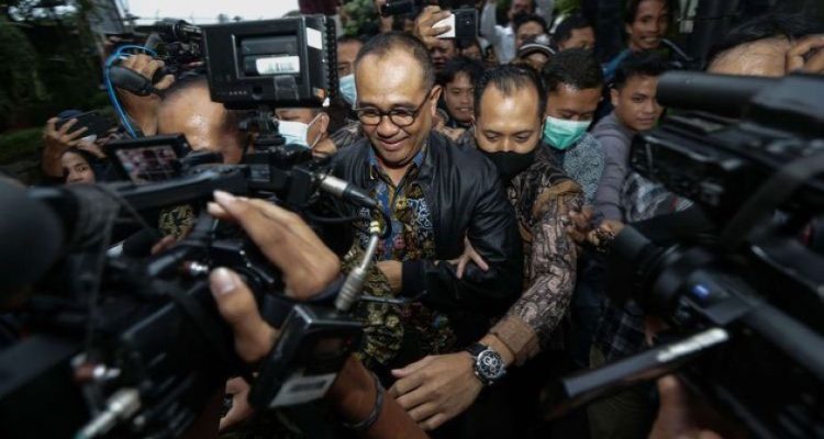 Transaksi Ganjil Rp 300 Triliun di Ditjen Pajak