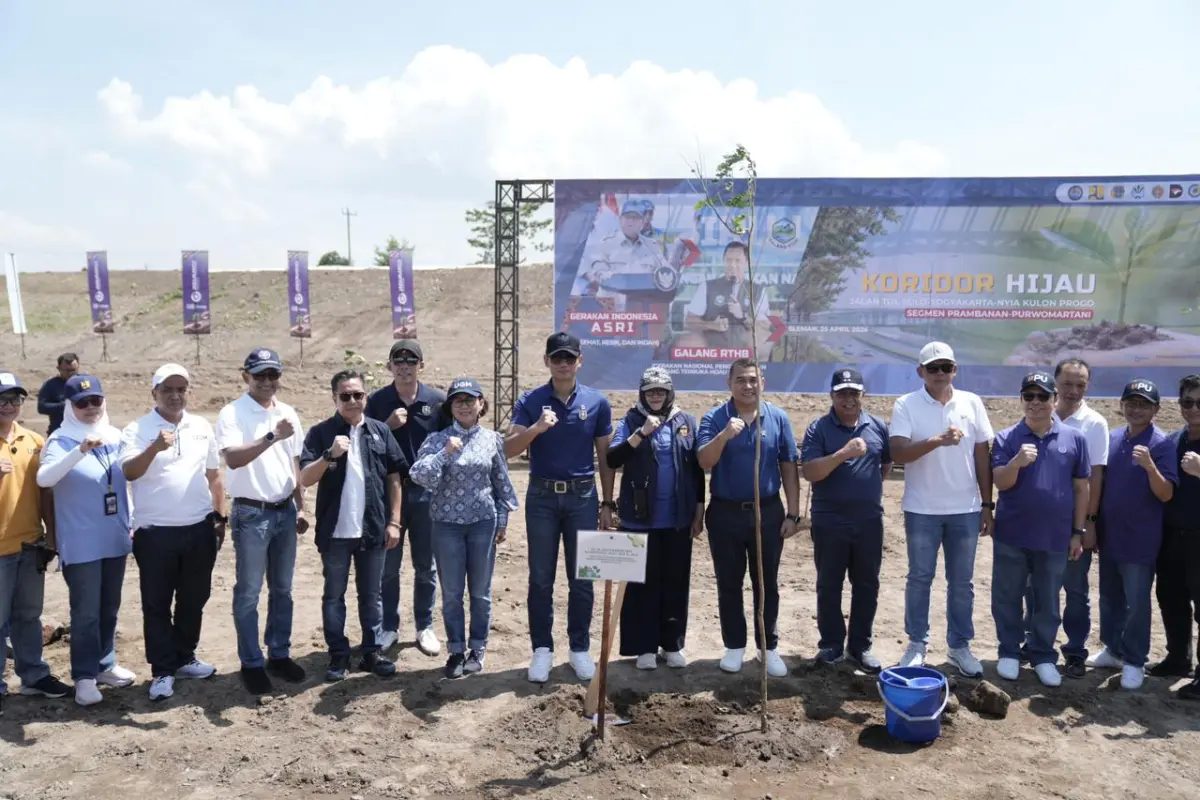 Wakil Bupati Sleman dan Menko IPK Tanam Pohon di Tol Prambanan–Purwomartani demi Ekosistem dan Estetika