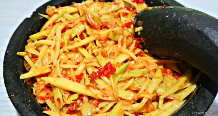 Photo by youtube.com - Cara Bikin Sambal Mangga Muda Pedas Asam Buat Cocolan Ikan Bakar Pesisir