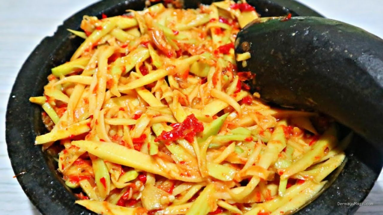Photo by youtube.com - Cara Bikin Sambal Mangga Muda Pedas Asam Buat Cocolan Ikan Bakar Pesisir