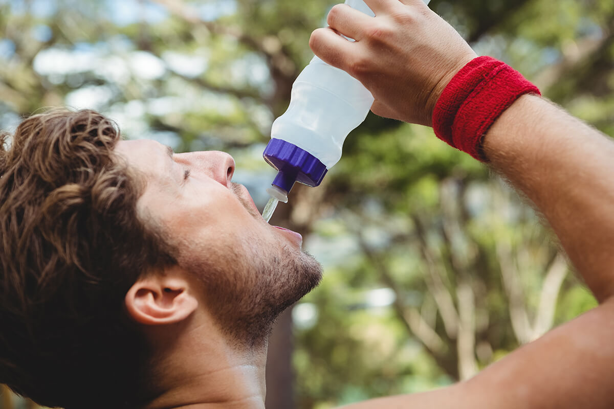 Minum Air Putih Berlebihan
