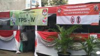 KPPS Temui Jokowi, Serahkan Undangan Pencoblosan di TPS 10 Gambir