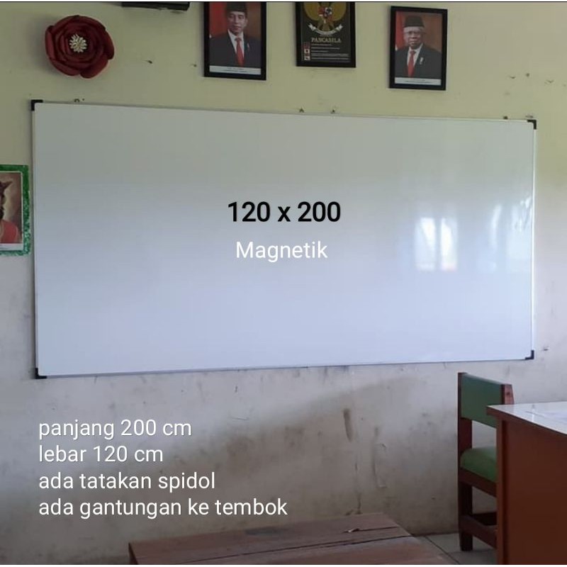 Papan Tulis Besar
