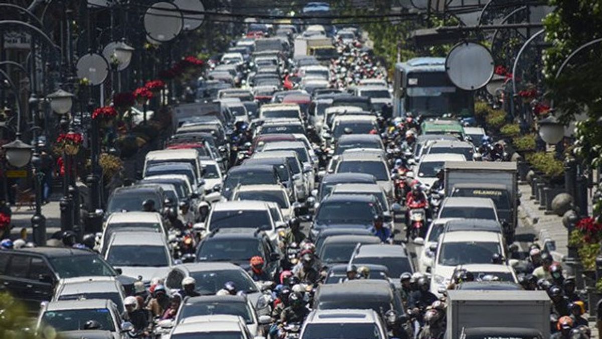 Mohon Solusi Permanen Urai Kemacetan di Bunderan Cibiru Bandung
