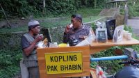 Bripka Robertus Bikin Kopling Pak Bhabin Agar Dekat dengan Warga Lombok