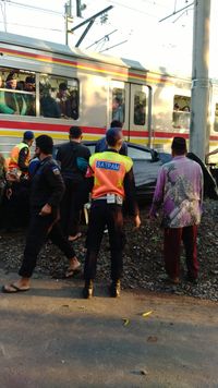 Tabrakan Mobil Vs KRL Terjadi di Tanah Kusir Jaksel
