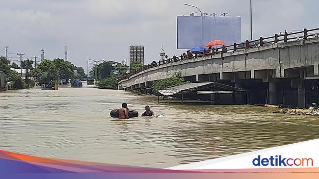 Warga Sebut Banjir di Pantura Demak Terparah dalam 50 Tahun Terakhir
