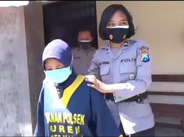 Wanita di Malang Ditangkap Usai Kepergok Bagikan Uang Ajak Pilih Capres
