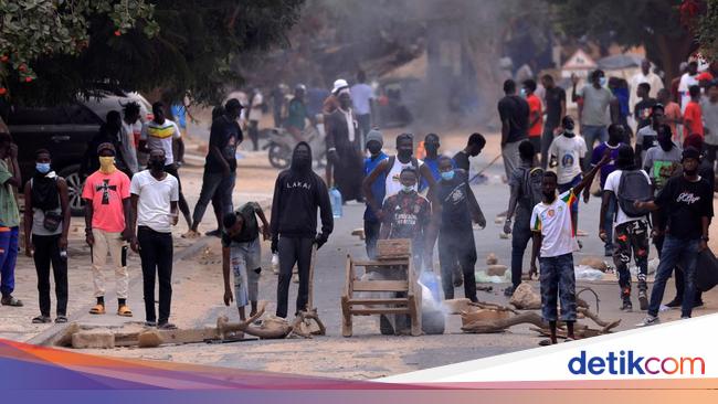 Bentrokan Terjadi di Senegal gegara Pilpres Ditunda, 3 Orang Tewas
