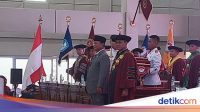 Prabowo Sambut Wisuda 75 Dokter Unhan: Kita Butuh 140 Ribu Dokter