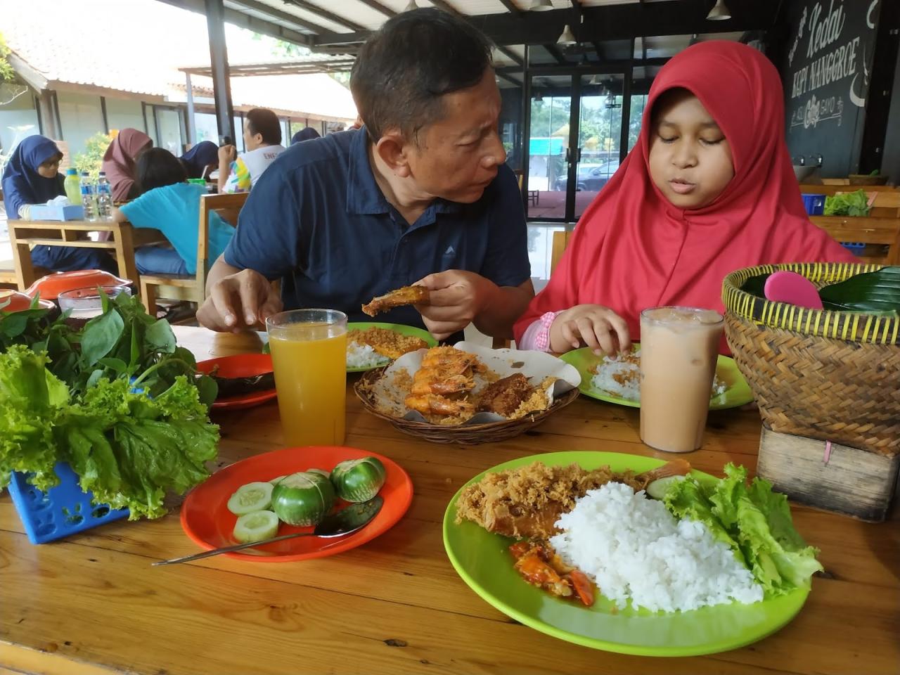 Warung Nasi Dekat Sini
