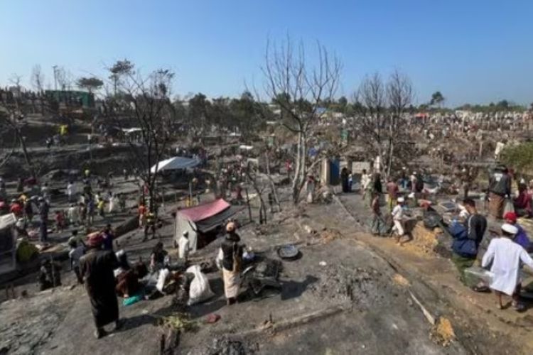 Kamp Rohingya Terbakar, Ribuan Pengungsi Kehilangan Tempat Tinggal
