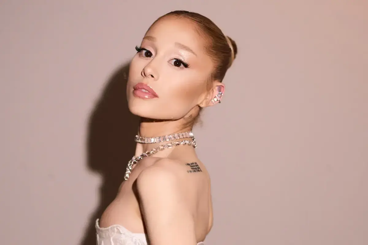 Ariana Grande Kembali ke Musik dengan Album Baru "Petal