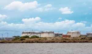 ASEAN Tertarik Minyak Rusia, Apa Saja Risikonya?