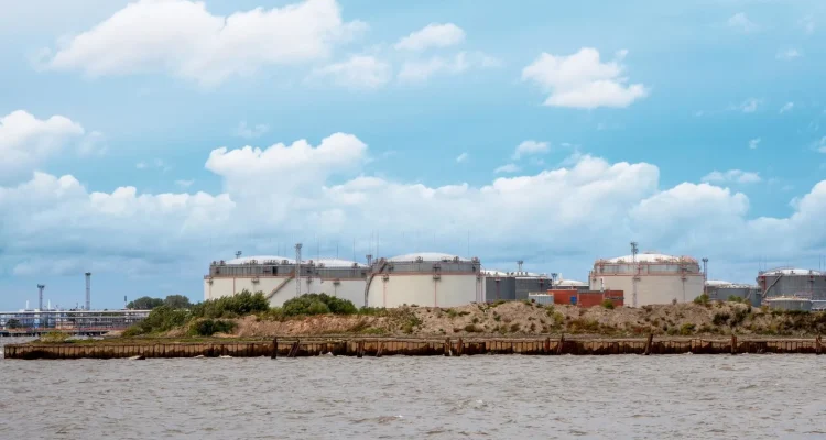 ASEAN Tertarik Minyak Rusia, Apa Saja Risikonya?