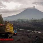 Awan Panas Semeru Meluncur ke Barat