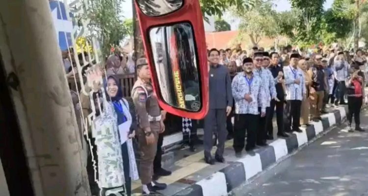 Bupati Lepas 445 Jamaah Haji Indramayu, Kloter 10 Berangkat ke Tanah Suci