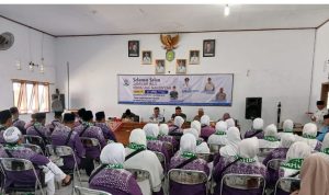 Camat Rory Firmansyah Lepas Jamaah Haji Haurgeulis ke Tanah Suci dengan Haru