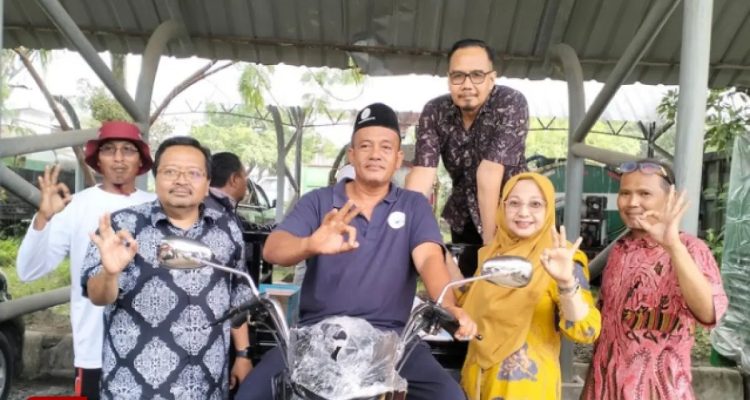 Gresik Apresiasi Pengelola Sampah: Motor Tiga Roda untuk Randuboto