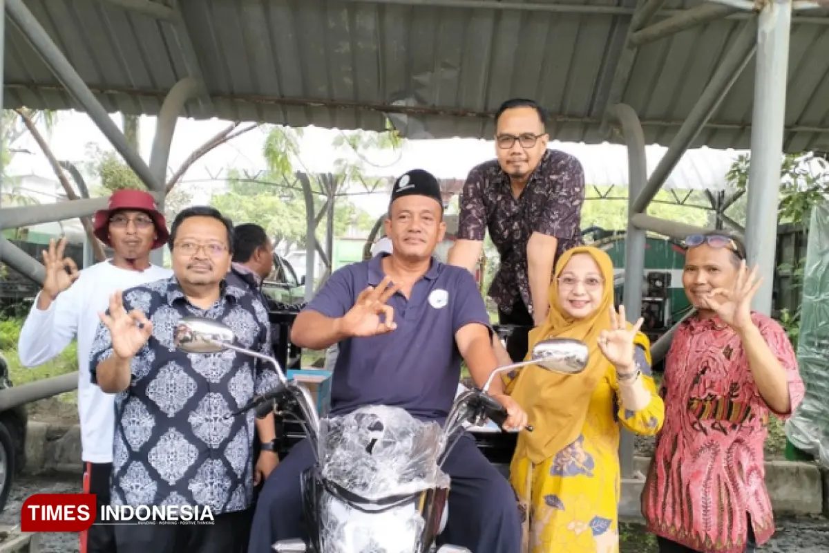 Gresik Apresiasi Pengelola Sampah: Motor Tiga Roda untuk Randuboto