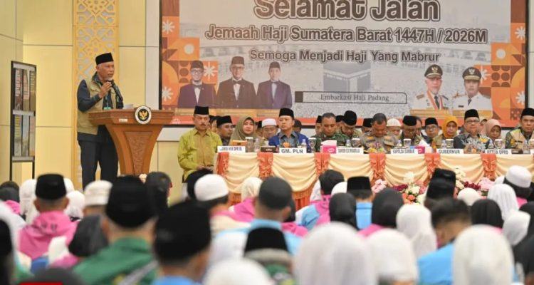 Gubernur Lepas 384 Jemaah Haji Kloter 1 Embarkasi Padang
