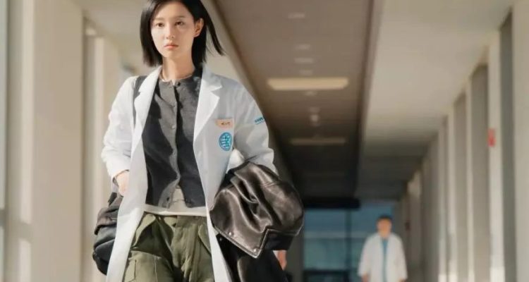 Ji Won Kim Dijuluki "Anjing Gila" di Doctor X: Age of White Mafia