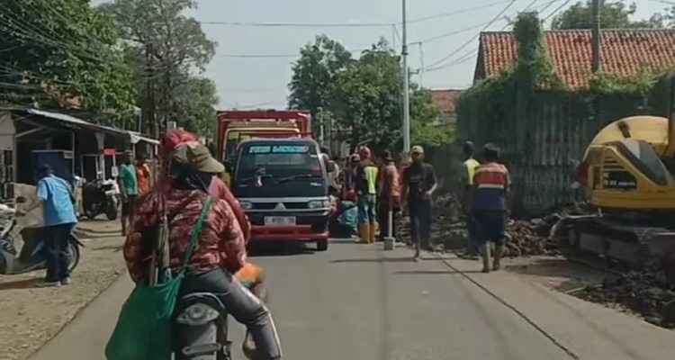 Kabel Listrik PLN Diduga Tersetrum, Warga Tewas di Jalan Jangga Terisi