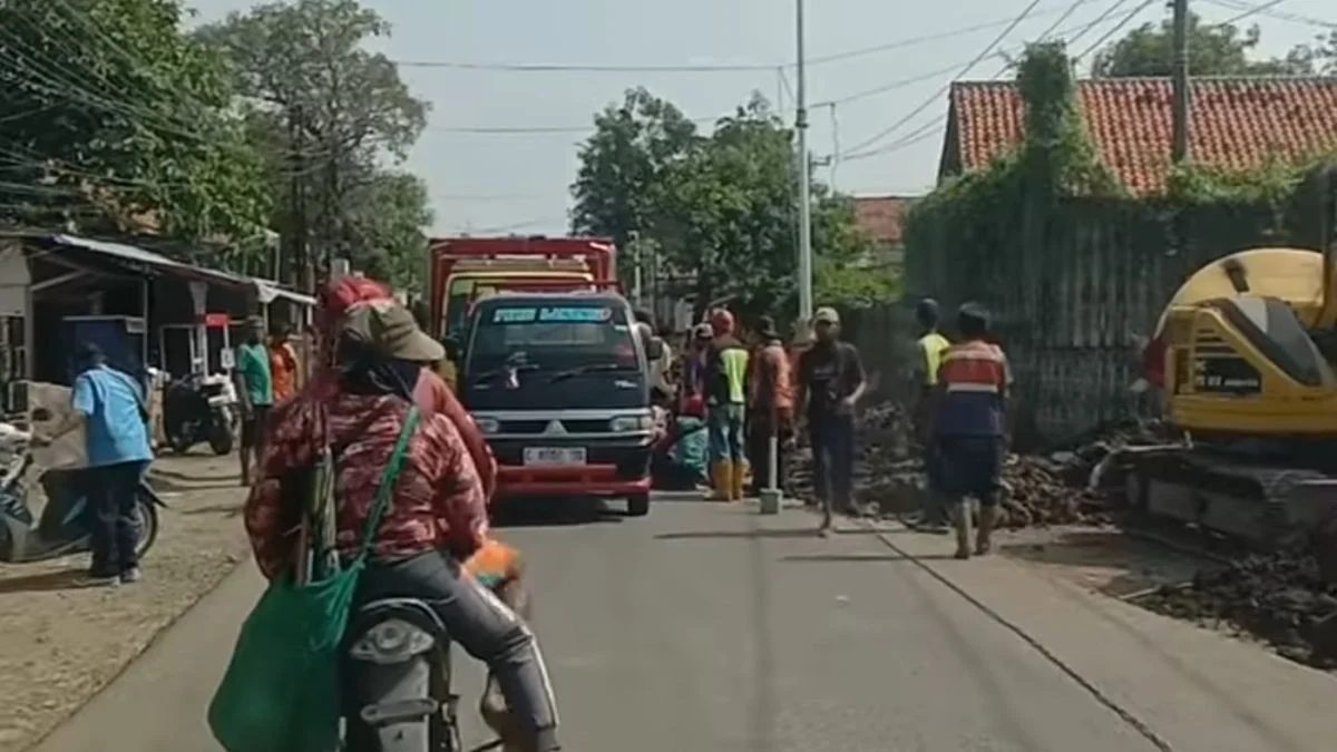 Kabel Listrik PLN Diduga Tersetrum, Warga Tewas di Jalan Jangga Terisi