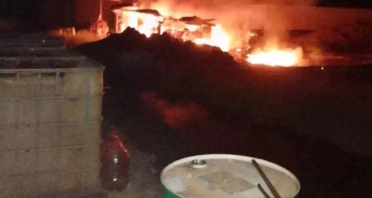 Kebakaran Hebat Melanda Diduga Kawasan Industri Losarang, Genset Terbakar