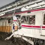 Kereta Argo Bromo dan KRL bertabrakan di Stasiun Bekasi Timur, evakuasi penumpang sedang berlangsung