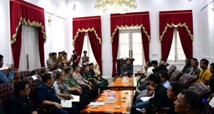 Lucky Hakim Jajaki Dialog soal PSN Tambak, Warga Pesisir Ungkap Kekhawatiran