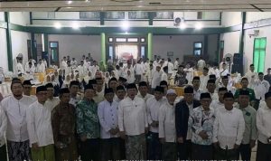 Menteri ATR/BPN Serahkan Sertifikat Gedung PCNU Indramayu di Hadapan Ribuan Nahdliyin