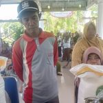 Pemerintah Desa Baleraja Bagikan Beras dan Minyak untuk 1.270 KPM