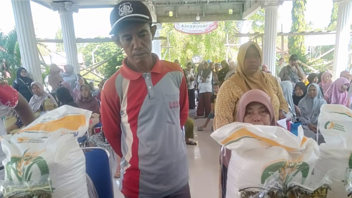 Pemerintah Desa Baleraja Bagikan Beras dan Minyak untuk 1.270 KPM