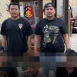 Garis polisi terpasang di lokasi kejadian pengeroyokan maut Jalan Jenderal Sudirman, Desa Mekarjati, Haurgeulis.