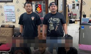 Garis polisi terpasang di lokasi kejadian pengeroyokan maut Jalan Jenderal Sudirman, Desa Mekarjati, Haurgeulis.