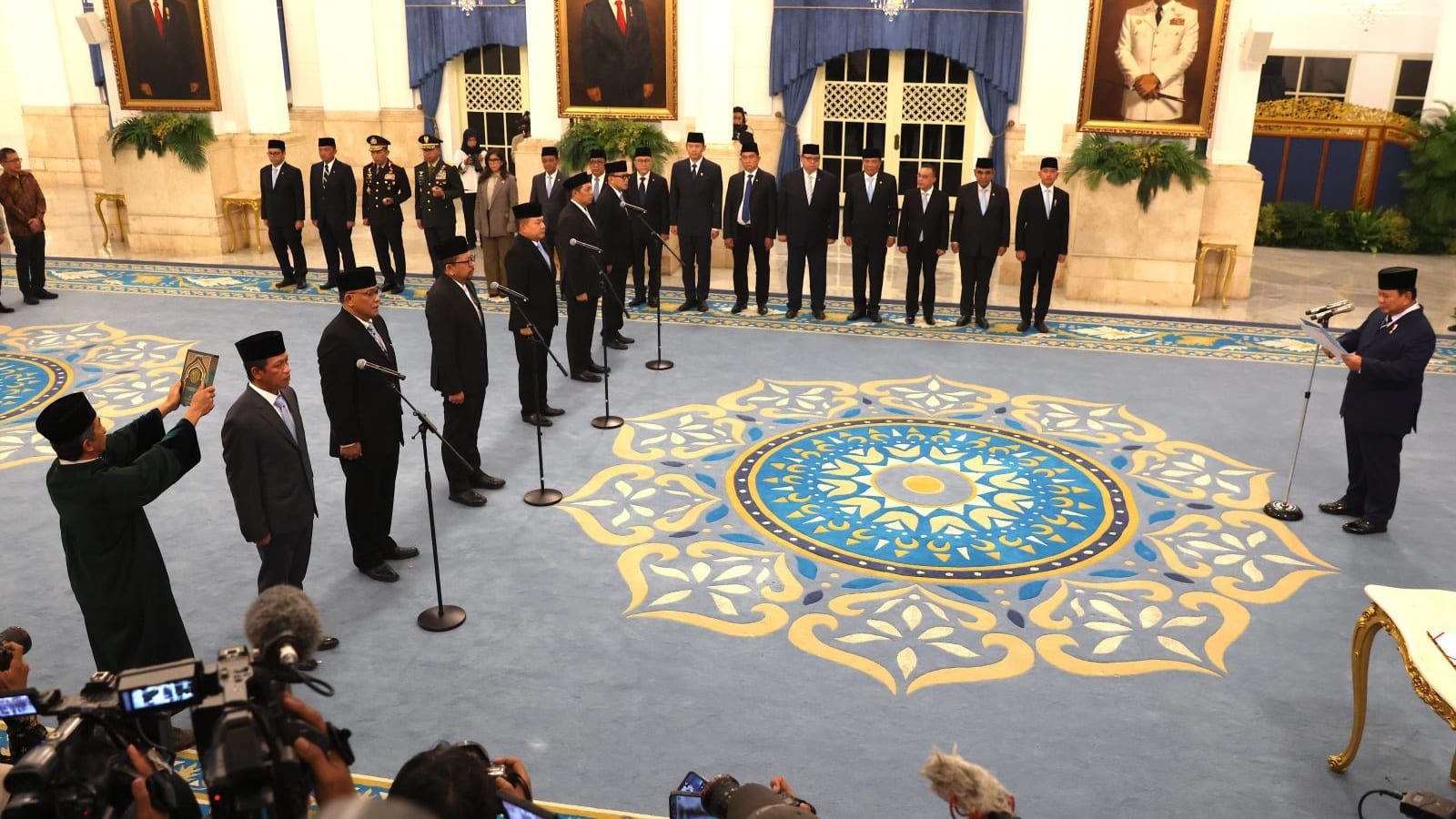 Prabowo melakukan perombakan kabinet, enam menteri baru dilantik