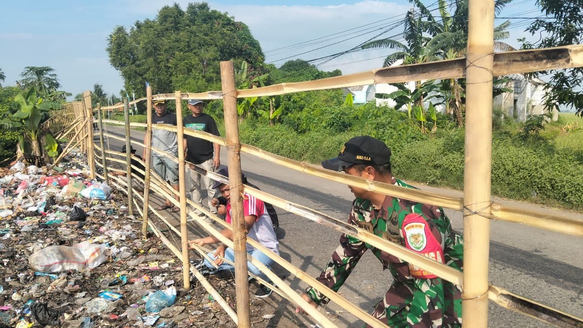 TNI Bersihkan TPS, Warga Desa Stop Buang Sampah