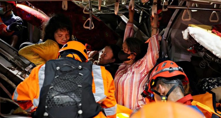 Tujuh Tewas, Puluhan Luka Akibat Tabrakan KRL dan Argo Bromo di Bekasi